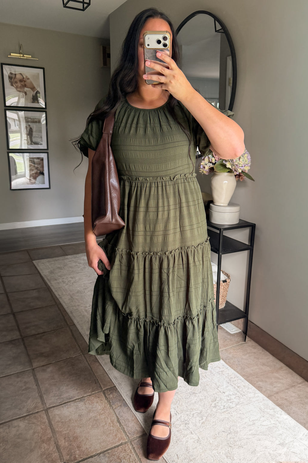 Vestido midi Serena en color oliva
