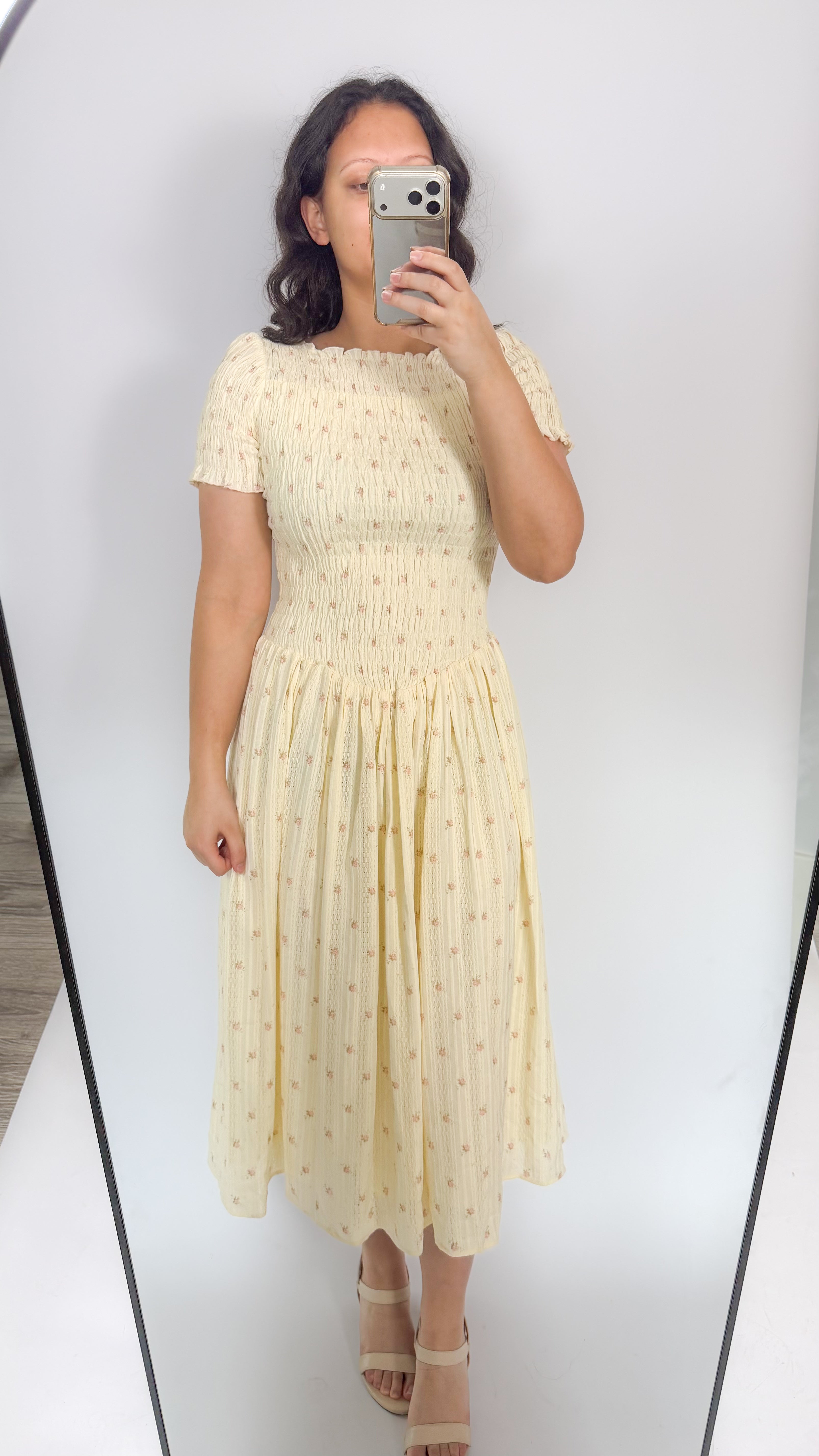 Vestido floral amarillo mantequilla Aurelia