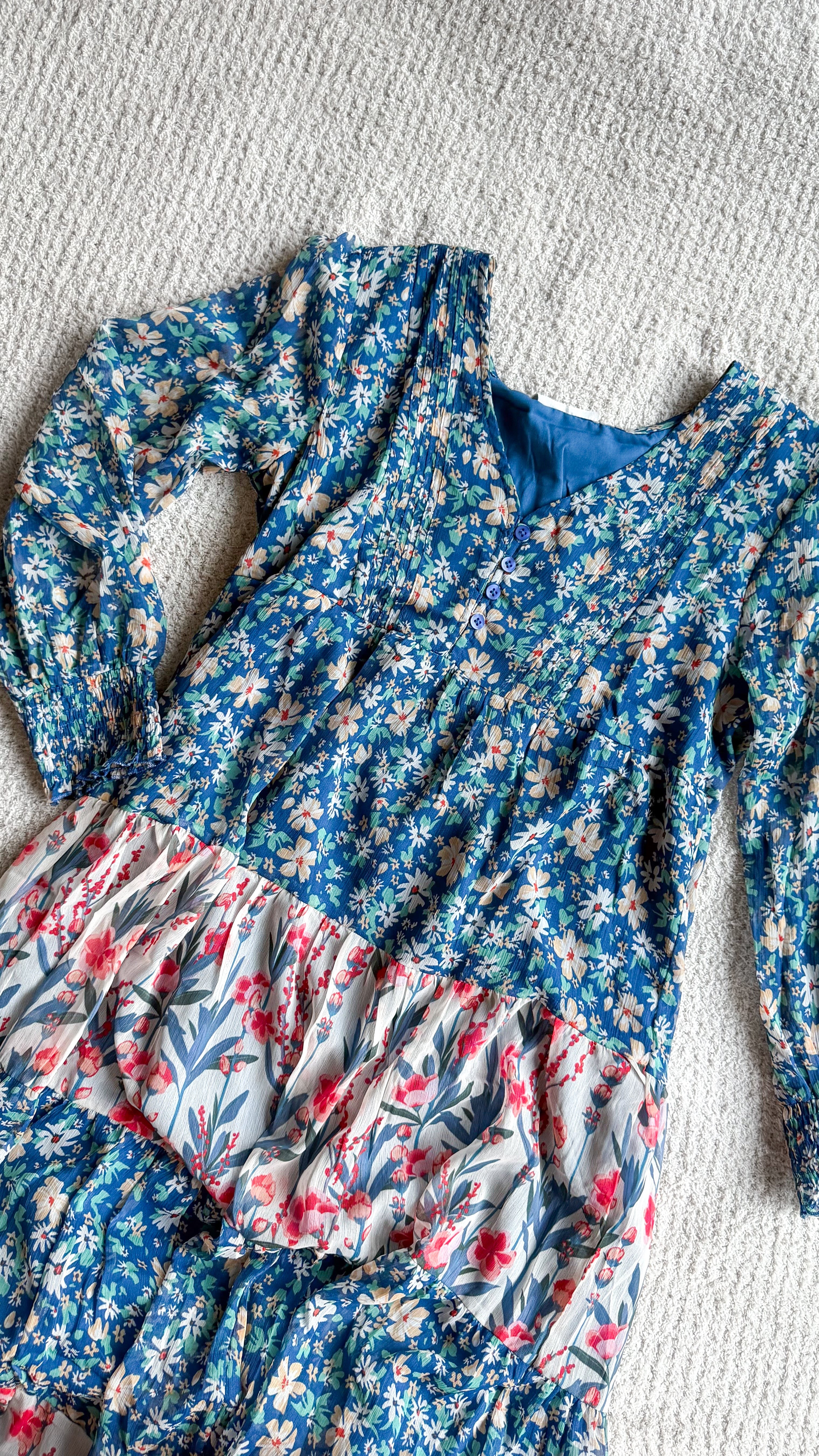 Vestido midi escalonado floral Corrine