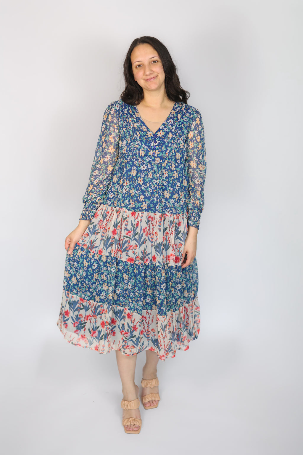 Vestido midi escalonado floral Corrine