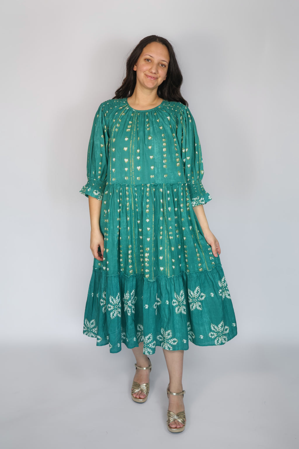Vestido midi de jade con volantes en color esmeralda