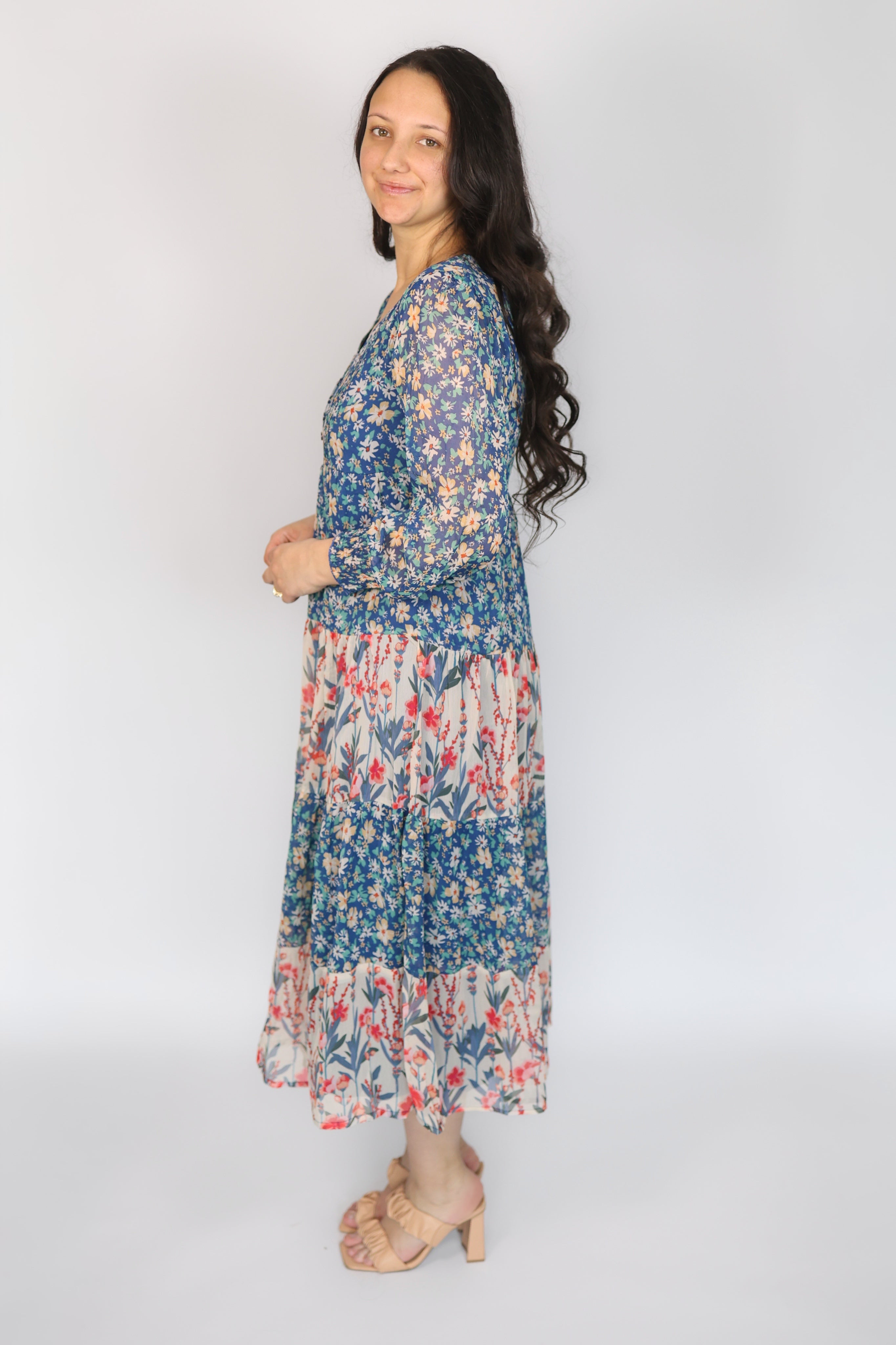 Vestido midi escalonado floral Corrine