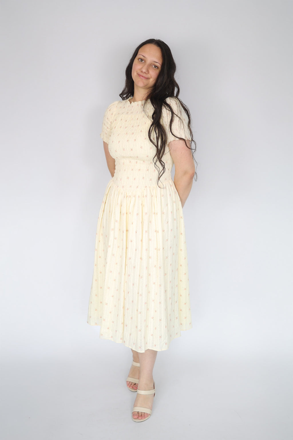 Vestido floral amarillo mantequilla Aurelia