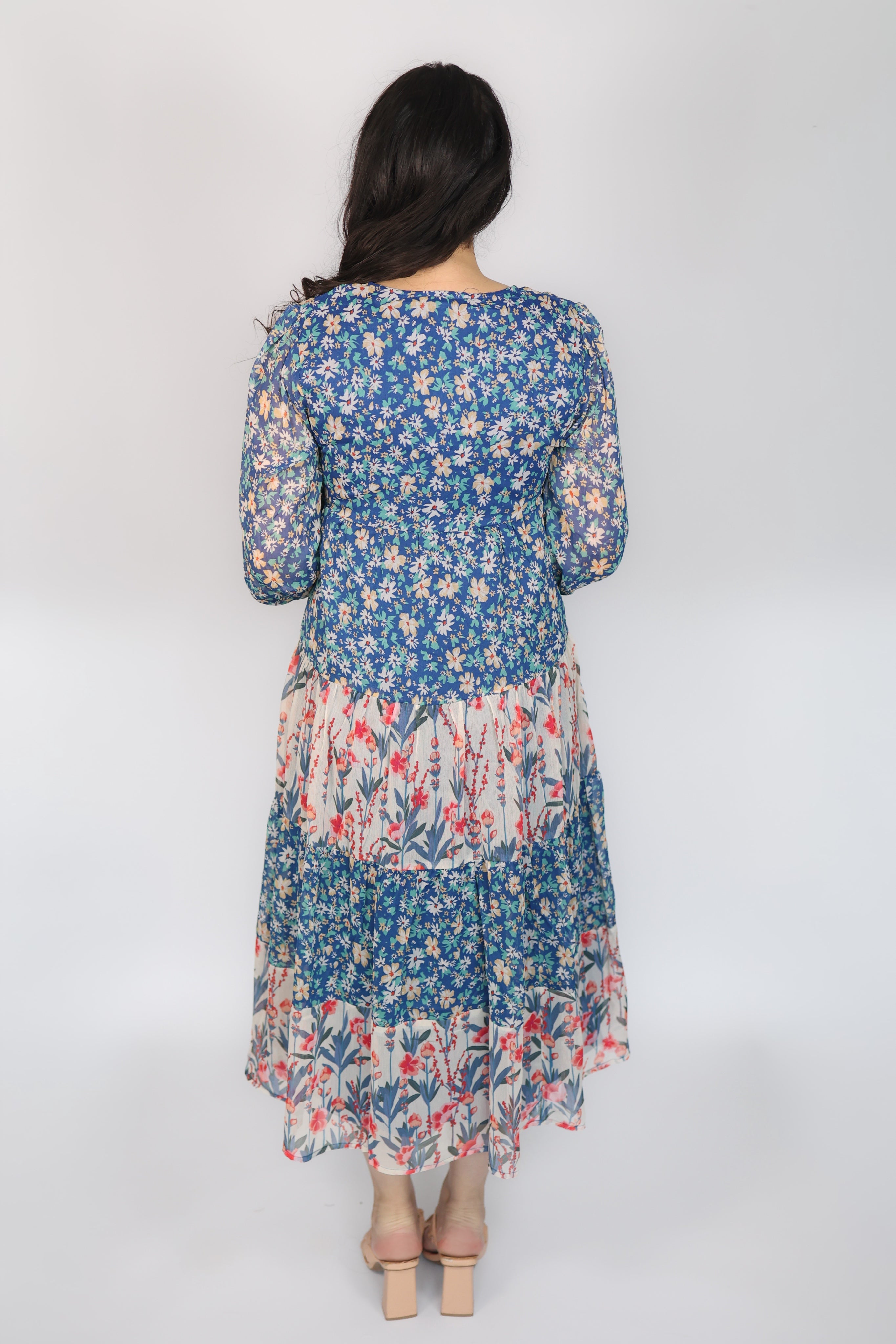 Vestido midi escalonado floral Corrine