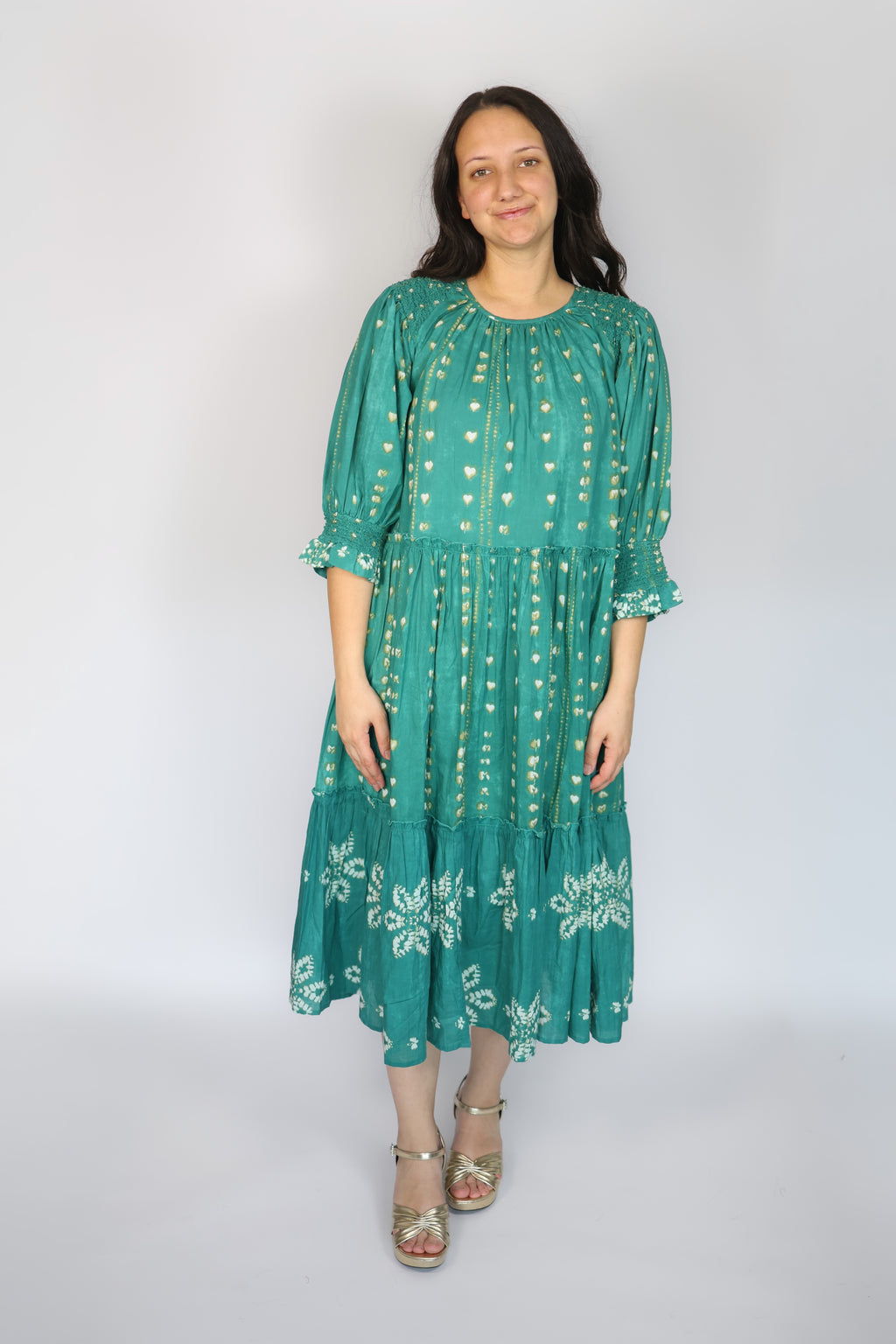Vestido midi de jade con volantes en color esmeralda