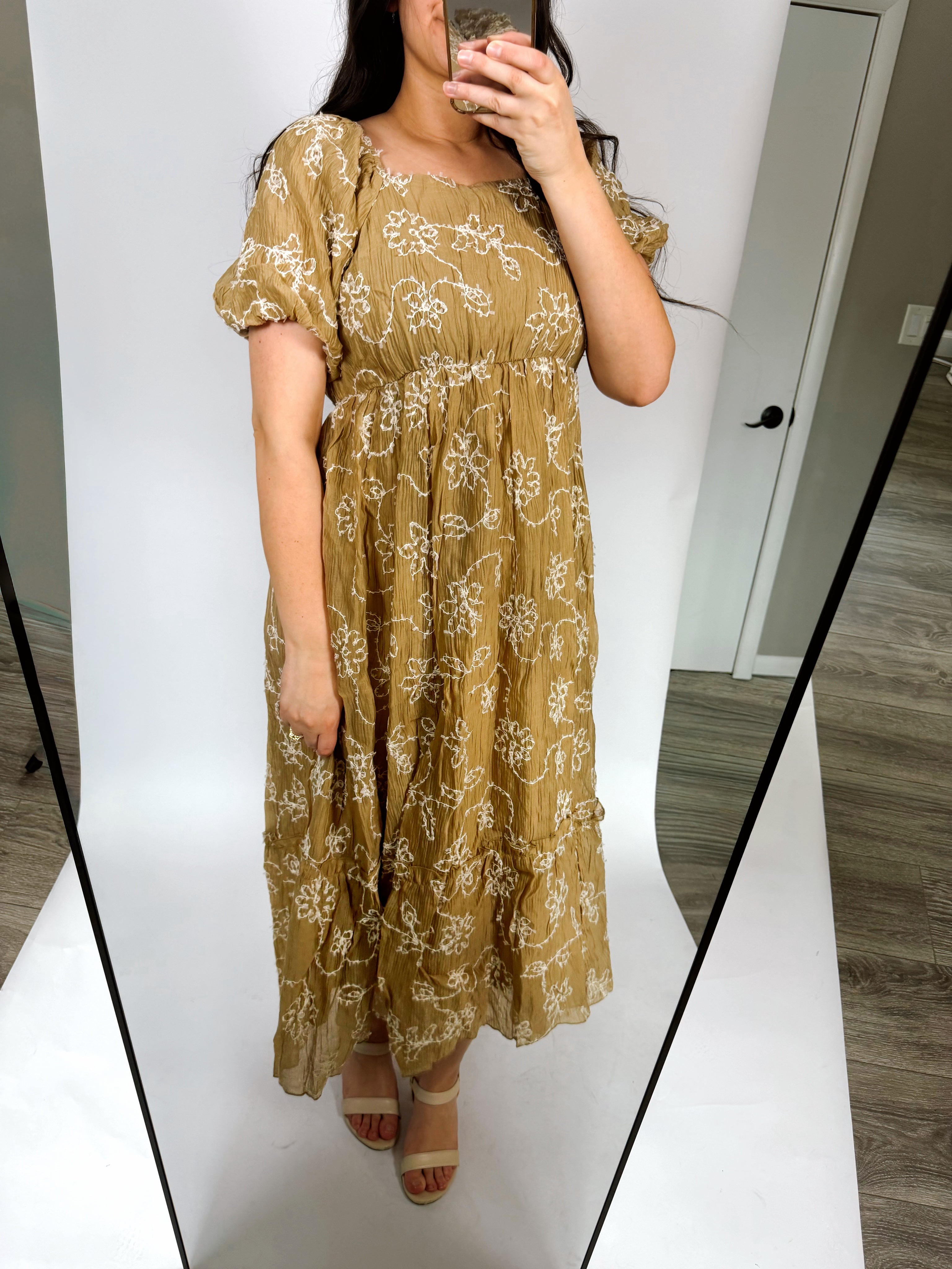 Vestido Esther con mangas abullonadas bordadas— TALLA M