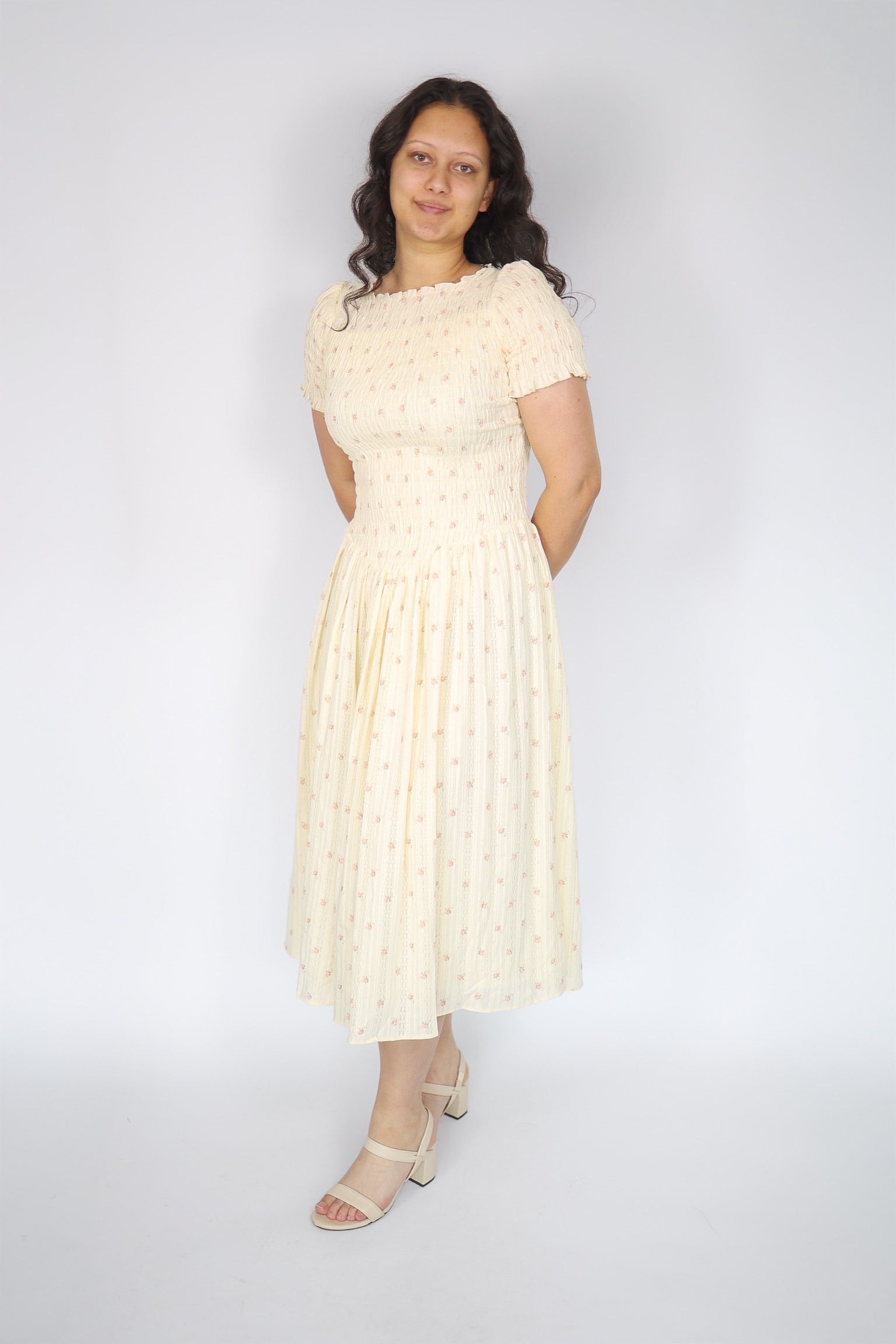 Vestido floral amarillo mantequilla Aurelia