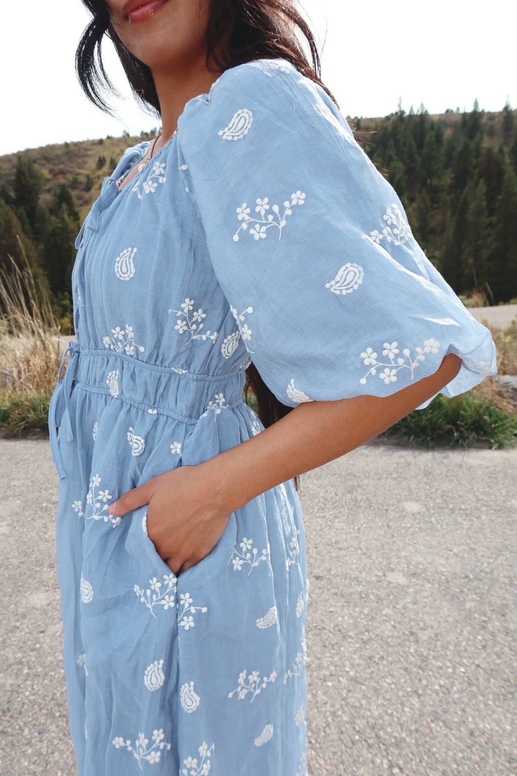 Vestido midi Julia bordado en azul