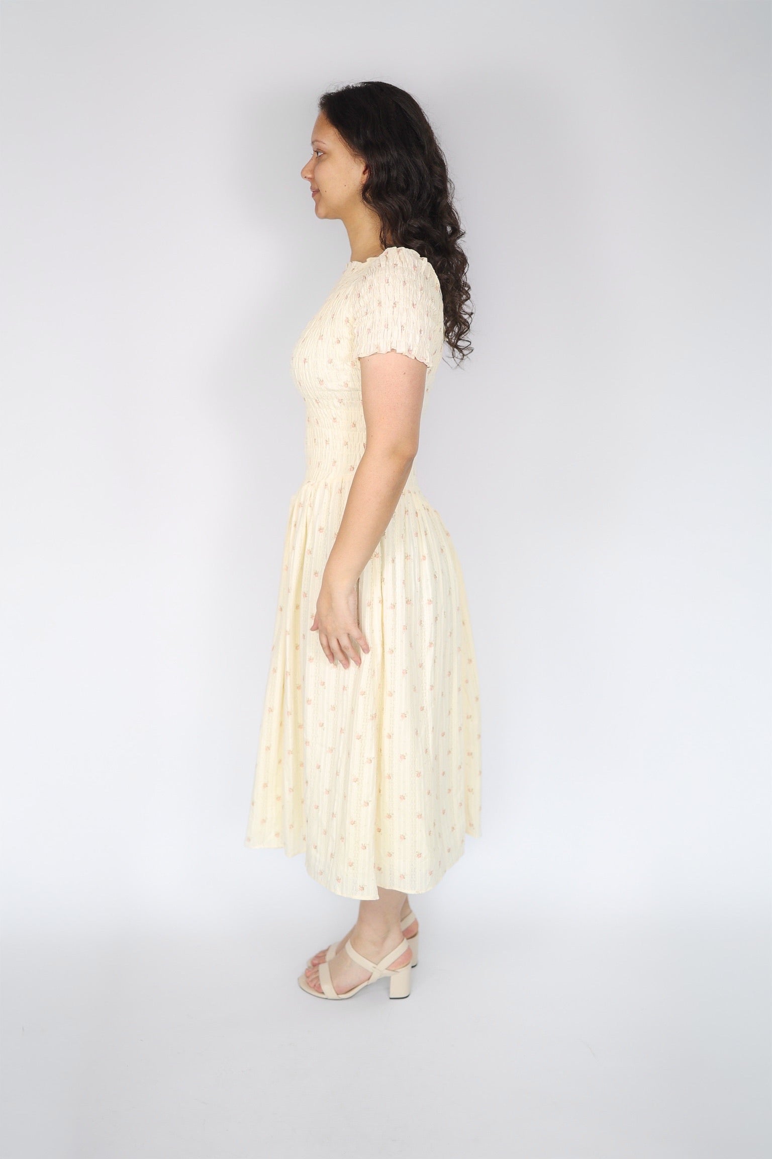 Vestido floral amarillo mantequilla Aurelia