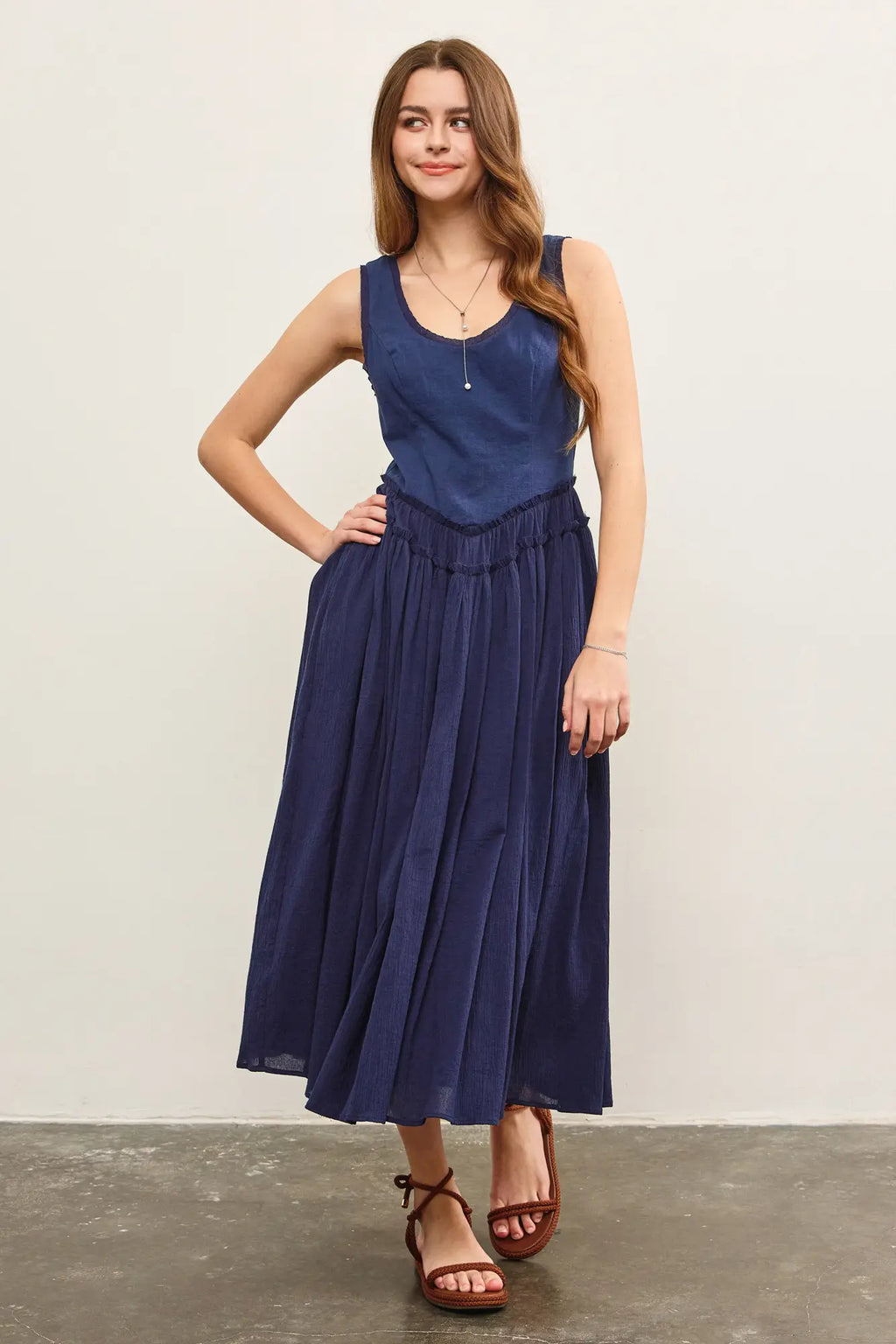 Vestido de tirantes con cintura vasca Robin
