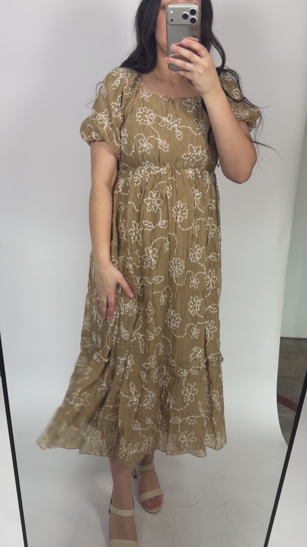 Vestido Esther con mangas abullonadas bordadas— TALLA M